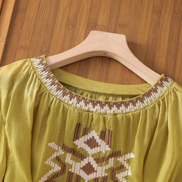 Camiseta informal de licra con bordado simétrico de Buddha Stones para mujer, cuello redondo, manga corta