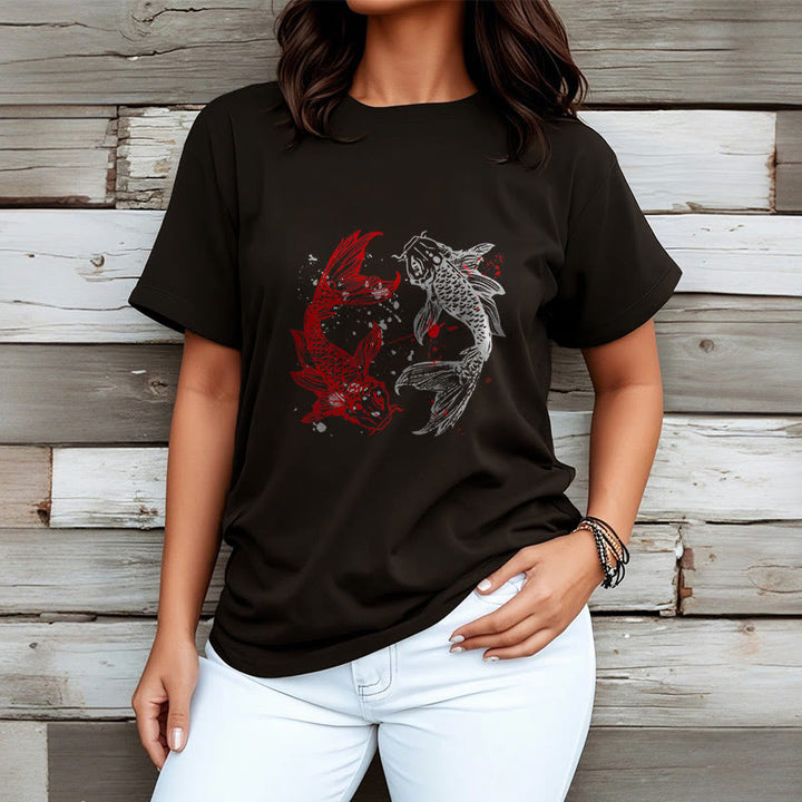Camiseta con pez koi rojo y negro de Buddha Stones - image 6