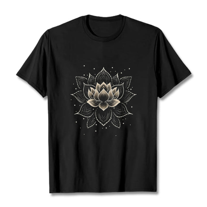Camiseta con diseño de flor de loto dorada y Buddha Stones - Negro - 2XL - image 0
