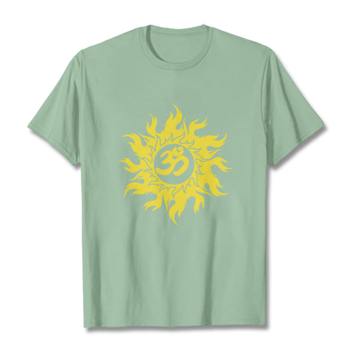 Buddha Stones Camiseta OM Mantra Sanskrit Gold Sun Tee - Verde pálido - 2XL - image 14