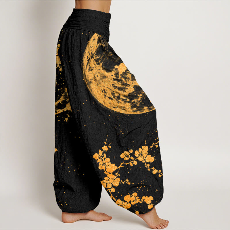 Pantalones bombachos de cintura elástica para mujer con estampado de flores de ciruelo dorado y luna llena, de algodón con Buddha Stones. - image 2