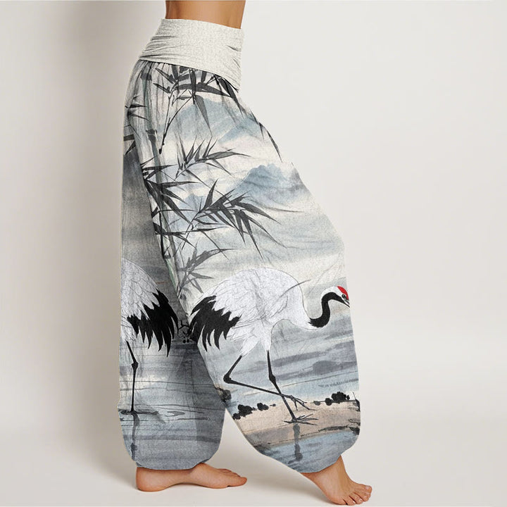 Pantalones harén de cintura elástica para mujer con estampado de grulla de corona roja y hojas de bambú en la montaña - image 3