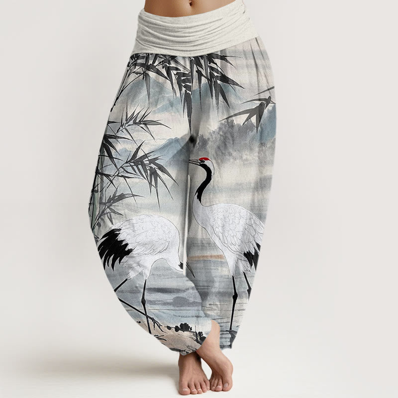 Pantalones harén de cintura elástica para mujer con estampado de grulla de corona roja y hojas de bambú en la montaña - Humo blanco - US22，UK/AU26，EU54 (6XL) - image 1