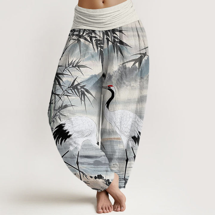 Pantalones harén de cintura elástica para mujer con estampado de grulla de corona roja y hojas de bambú en la montaña - Humo blanco - US22，UK/AU26，EU54 (6XL) - image 1