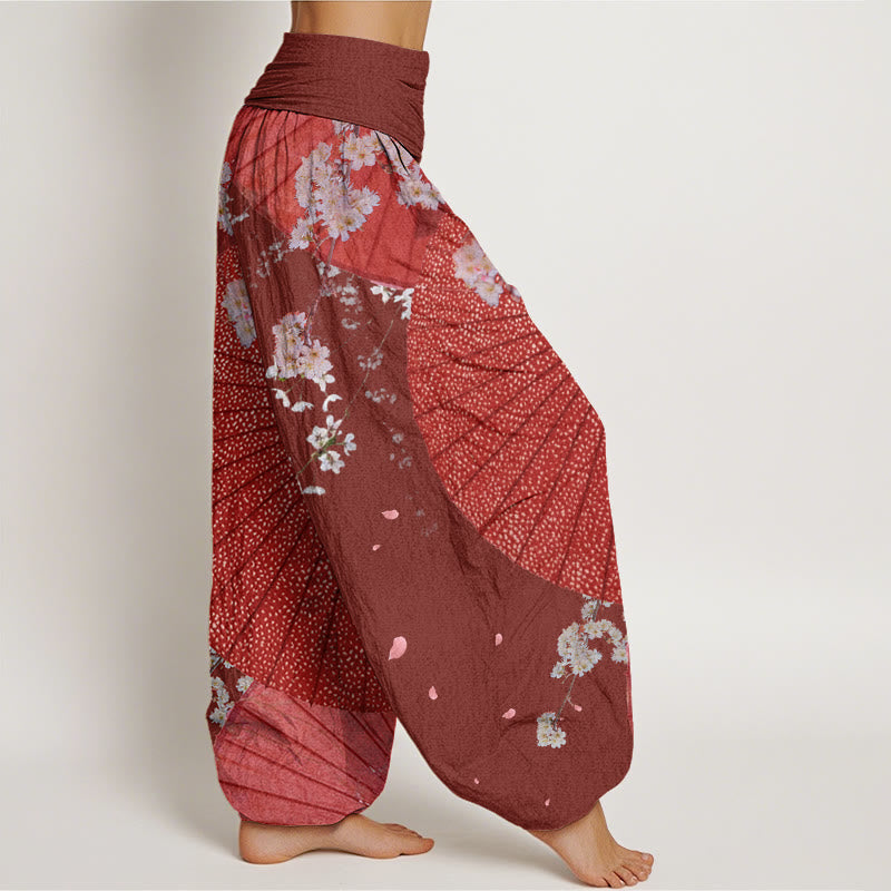 Pantalones bombachos de cintura elástica para mujer, estilo informal, de algodón rojo con estampado de flores de Buddha Stones y paraguas de papel aceitado rojo. - image 2
