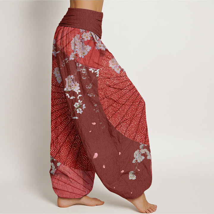 Pantalones bombachos de cintura elástica para mujer, estilo informal, de algodón rojo con estampado de flores de Buddha Stones y paraguas de papel aceitado rojo. - image 2