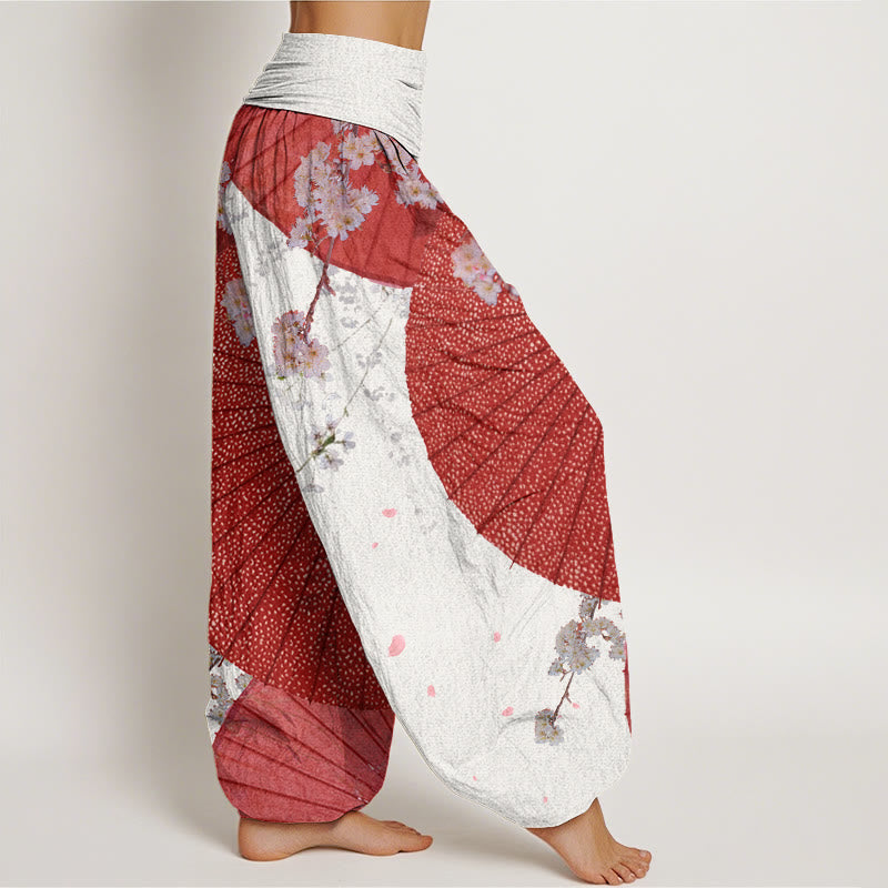 Pantalones bombachos de cintura elástica para mujer, estilo informal, de algodón rojo con estampado de flores de Buddha Stones y paraguas de papel aceitado rojo. - image 6