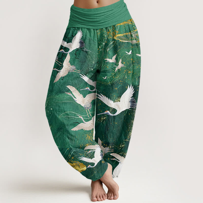 Pantalones bombachos de cintura elástica para mujer con diseño de Buddha Stones , grullas blancas voladoras y nubes auspiciosas. - Verde primavera medio - US22，UK/AU26，EU54 (6XL) - image 0