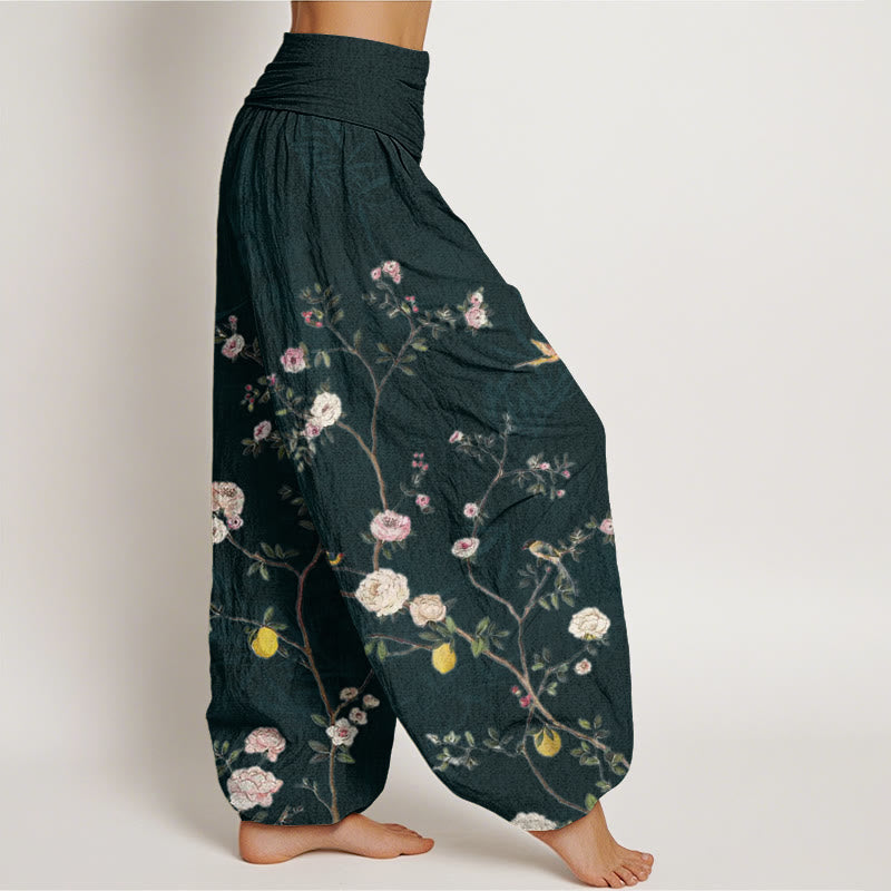 Pantalones bombachos de cintura elástica para mujer con estampado de flores rosas y blancas, hojas de bambú y frutas, en Buddha Stones. - image 9