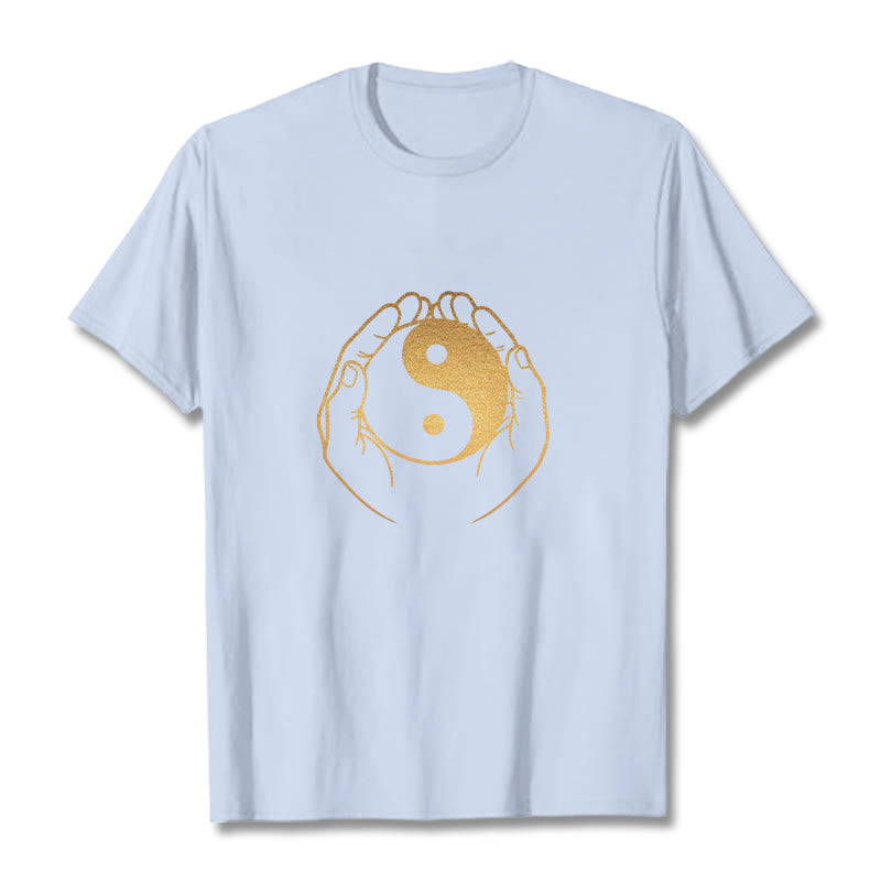 Camiseta con manos de Buddha Stones sosteniendo un Yin Yang dorado - Cian claro - 2XL - image 11