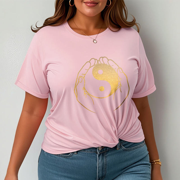 Camiseta con manos de Buddha Stones sosteniendo un Yin Yang dorado - image 17