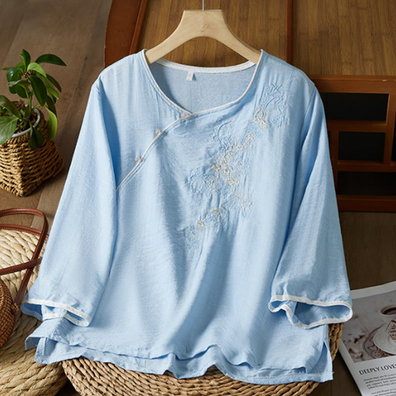 Camisa informal de lino y algodón con manga tres cuartos y diseño de flores bordadas con botones de rana para mujer - Azul celeste claro - US12, UK/AU16, EU44 (3XL) - image 12