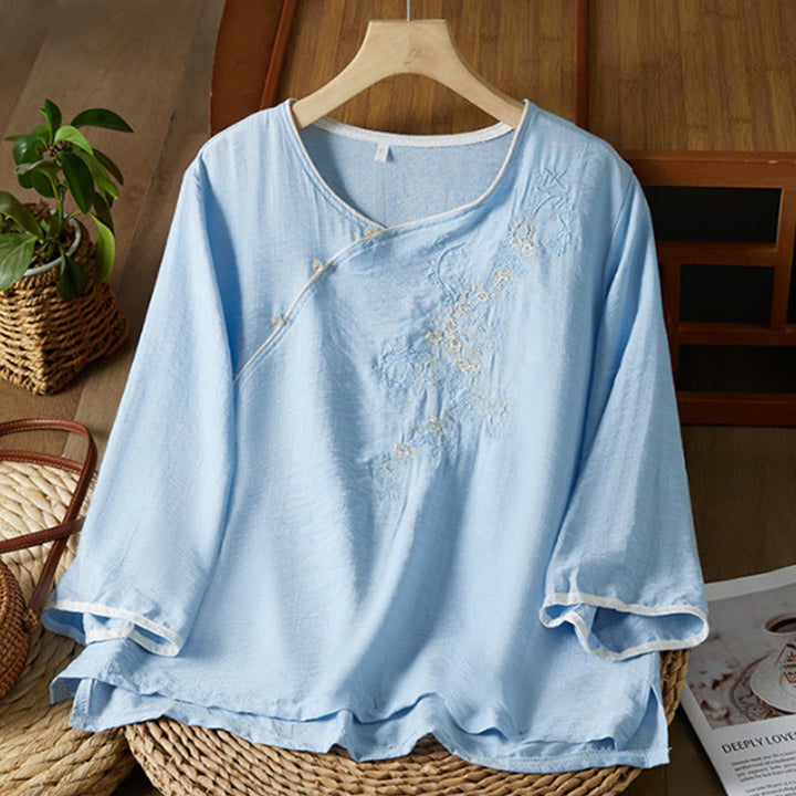 Camisa informal de lino y algodón con manga tres cuartos y diseño de flores bordadas con botones de rana para mujer - Azul cielo claro - US12, UK/AU16, EU44 (3XL) - image 12