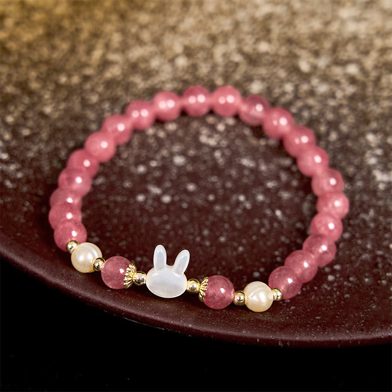Pulsera curativa de Buddha Stones de cuarzo fresa, perla, gato y conejo - image 2