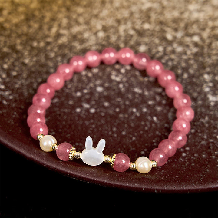 Pulsera curativa de Buddha Stones de cuarzo fresa, perla, gato y conejo - image 2