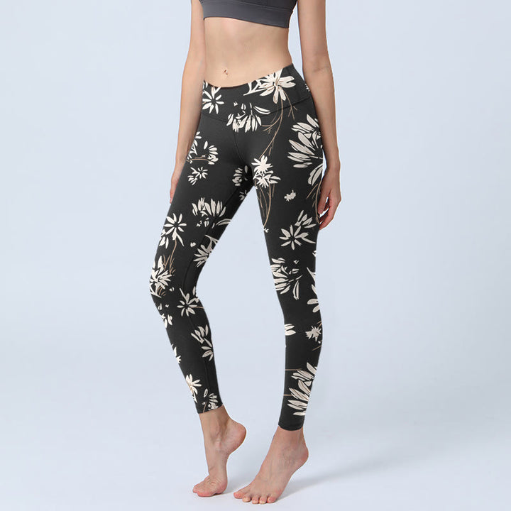 Leggings de yoga para mujer con estampado de pétalos blancos y negros de Buddha Stones - Negro - US18，UK/AU22，EU50 (4XL) - image 0
