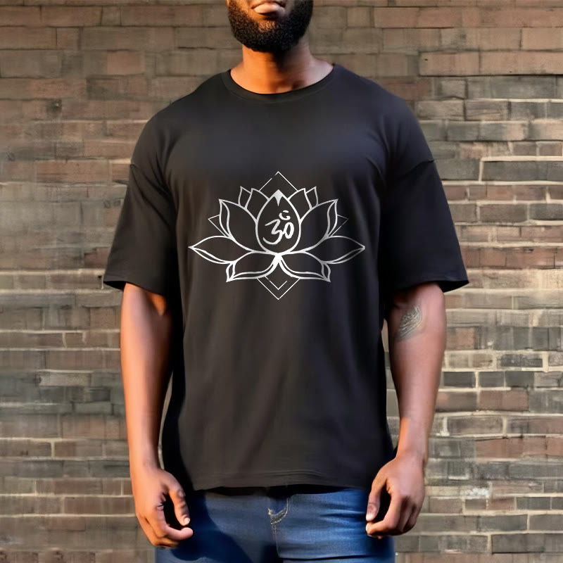 Camiseta de algodón con estampado sánscrito Om y loto floreciente de Buddha Stones - image 2