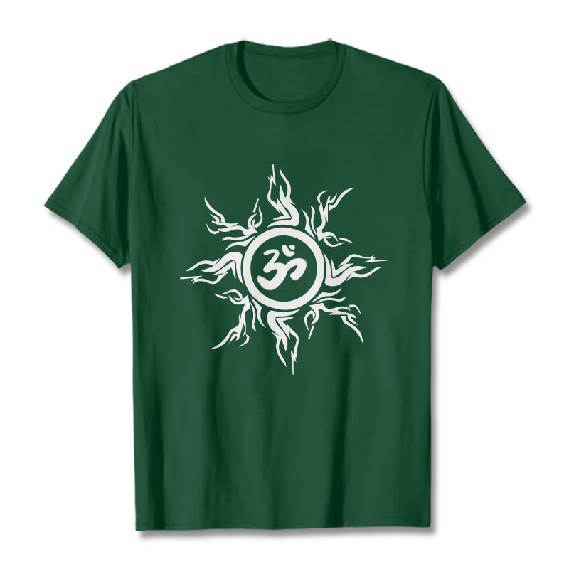 Camiseta de algodón con diseño de rayos de sol y Buddha Stones alrededor del símbolo Om - Verde bosque - 2XL - image 10