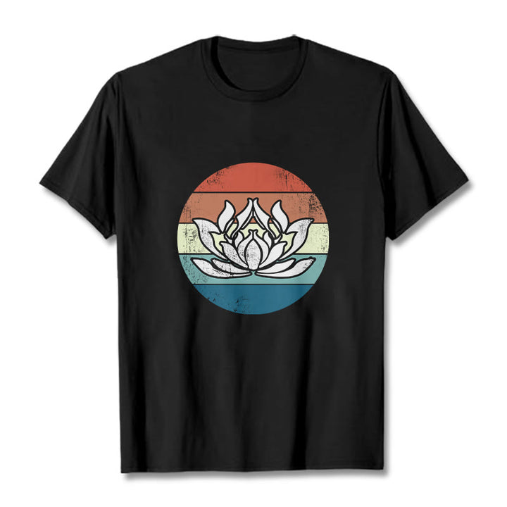 Camiseta de algodón con estampado de rayas coloridas y loto floreciente de Buddha Stones - Negro - 2XL - image 0