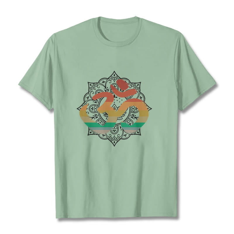 Camiseta de algodón con estampado de mandala sánscrito Om en degradado de colores y Buddha Stones - Verde pálido - 2XL - image 14