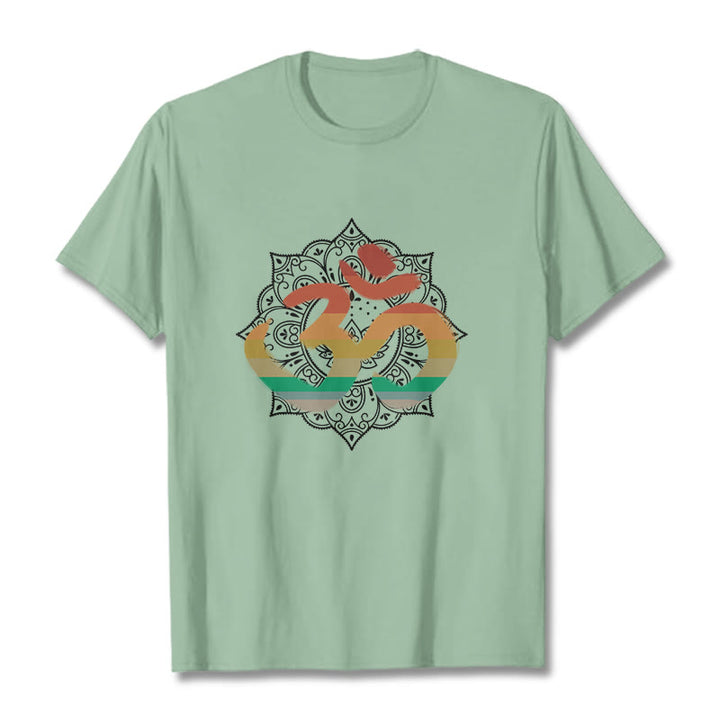 Camiseta de algodón con estampado de mandala sánscrito Om en degradado de colores y Buddha Stones - Verde pálido - 2XL - image 14