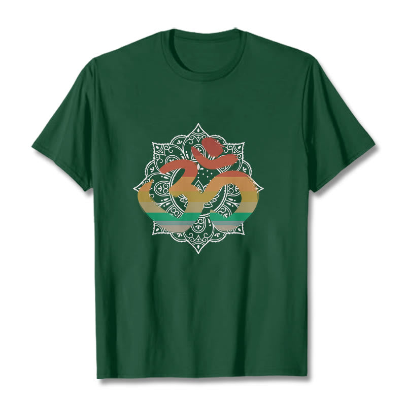 Camiseta de algodón con estampado de mandala sánscrito Om en degradado de colores y Buddha Stones - Verde bosque - 2XL - image 0