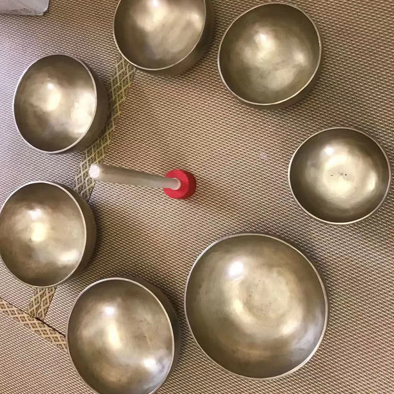 Buddha Stones Cuenco de canto dorado hecho a mano en Nepal. Diseño sencillo para sanación y meditación. Juego de cuencos de sonido. - image 23
