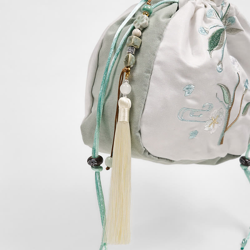 Bolso bandolera de lona con bordado de Buddha Stones y flor de pera verde.