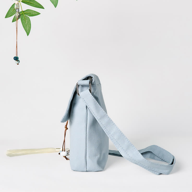 Bolso bandolera de lino y algodón con epifilo azul claro bordado con Buddha Stones