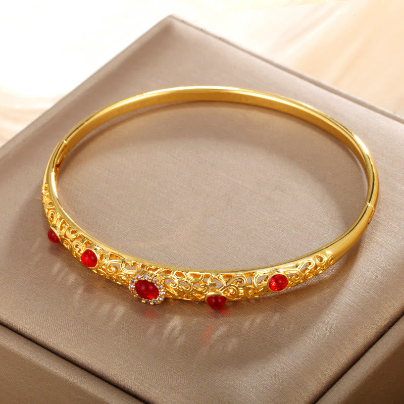 Pulsera de la suerte con circonitas y diseño de enredadera de Buddha Stones - Rojo - 56 mm (se puede abrir) - image 1