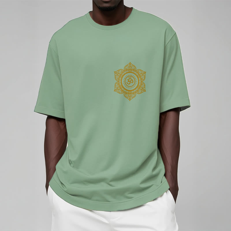 Camiseta con estampado OM de mandala dorado y Buddha Stones - image 15