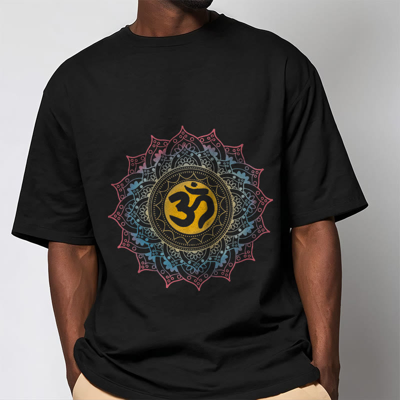 Camiseta con estampado OM de mandala con degradado de color y Buddha Stones - image 1