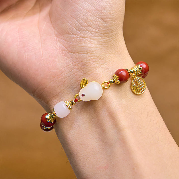 Pulsera con dije de bendición de Buddha Stones de cinabrio y un lindo conejo Fu