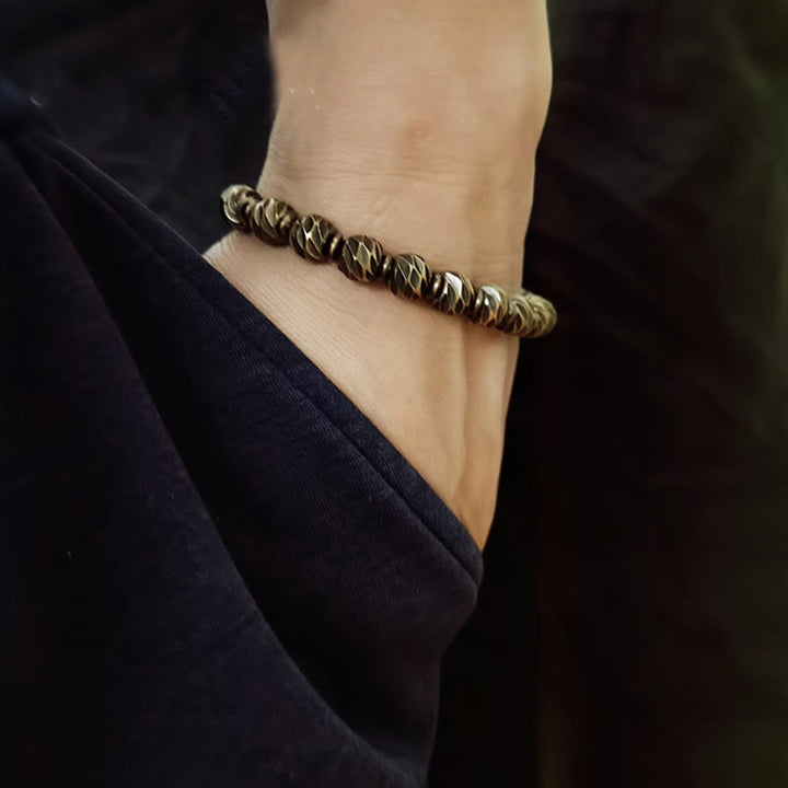 Pulsera de riqueza con cuentas de cobre y latón, con diseño de cuchillo tallado envejecido y Buddha Stones
