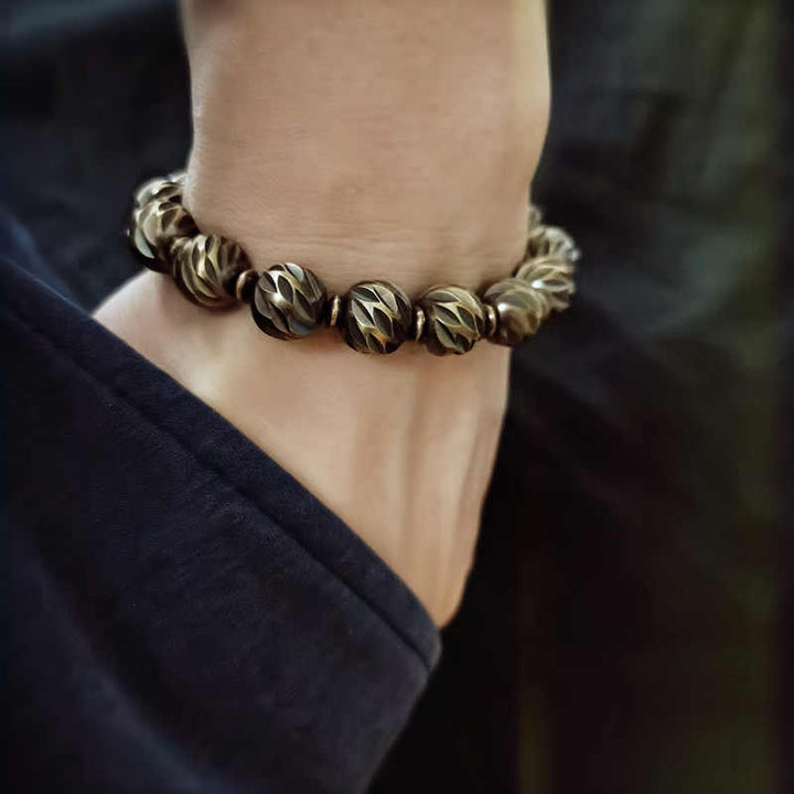 Pulsera de riqueza con cuentas de cobre y latón, con diseño de cuchillo tallado envejecido y Buddha Stones