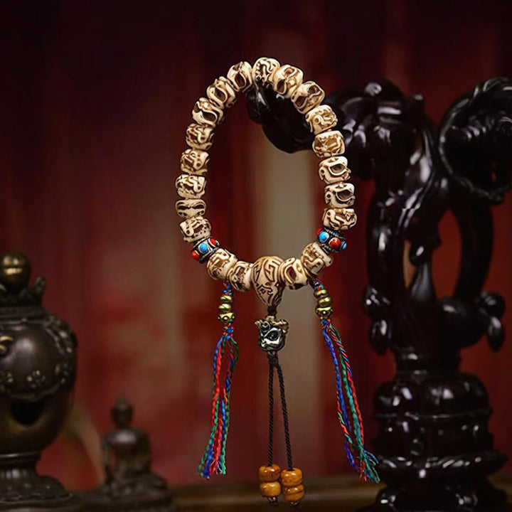 Pulsera de borlas protectoras talladas con garuda de hueso de camello tibetano y Buddha Stones