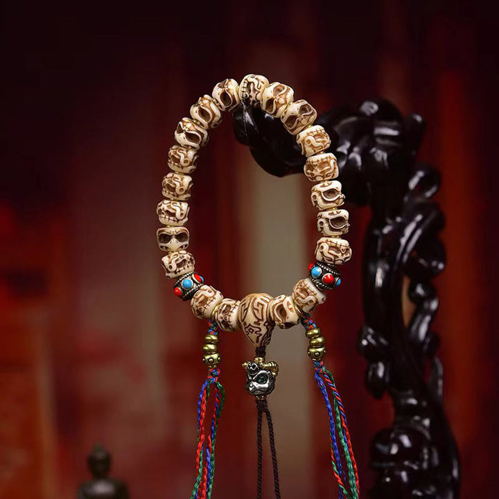 Pulsera de borlas protectoras talladas con garuda de hueso de camello tibetano y Buddha Stones