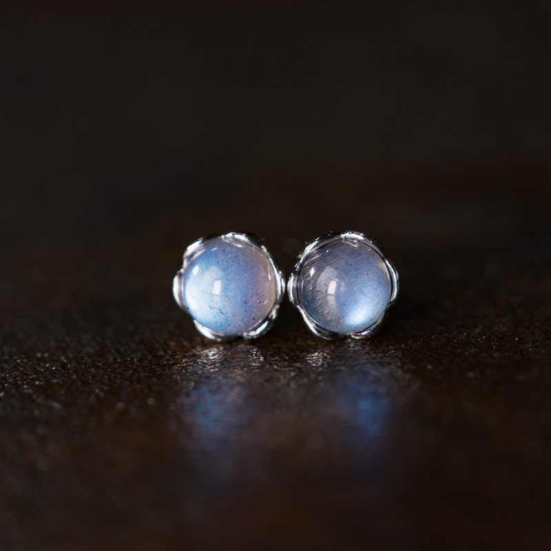 Pendientes de piedra lunar con diseño positivo de Buddha Stones en plata de ley 925