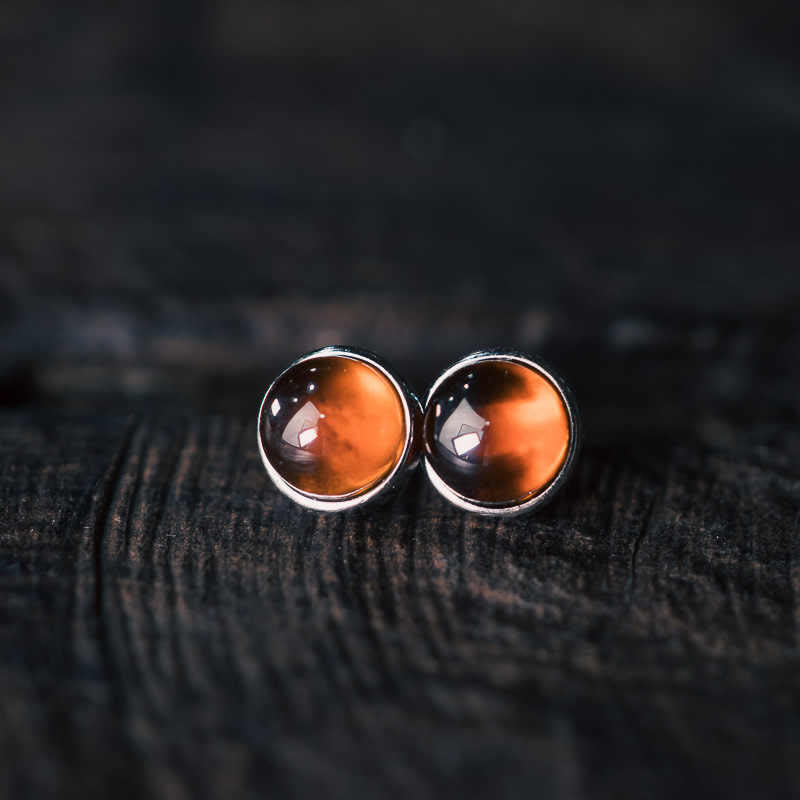 Pendientes de protección con granate y Buddha Stones en plata de ley 925