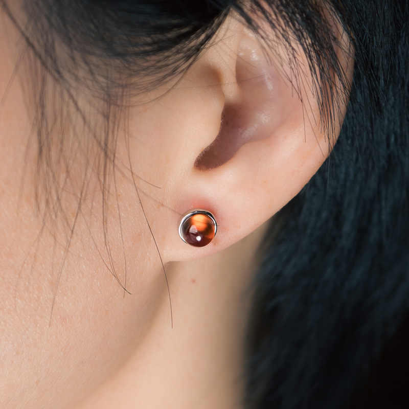Pendientes de protección con granate y Buddha Stones en plata de ley 925