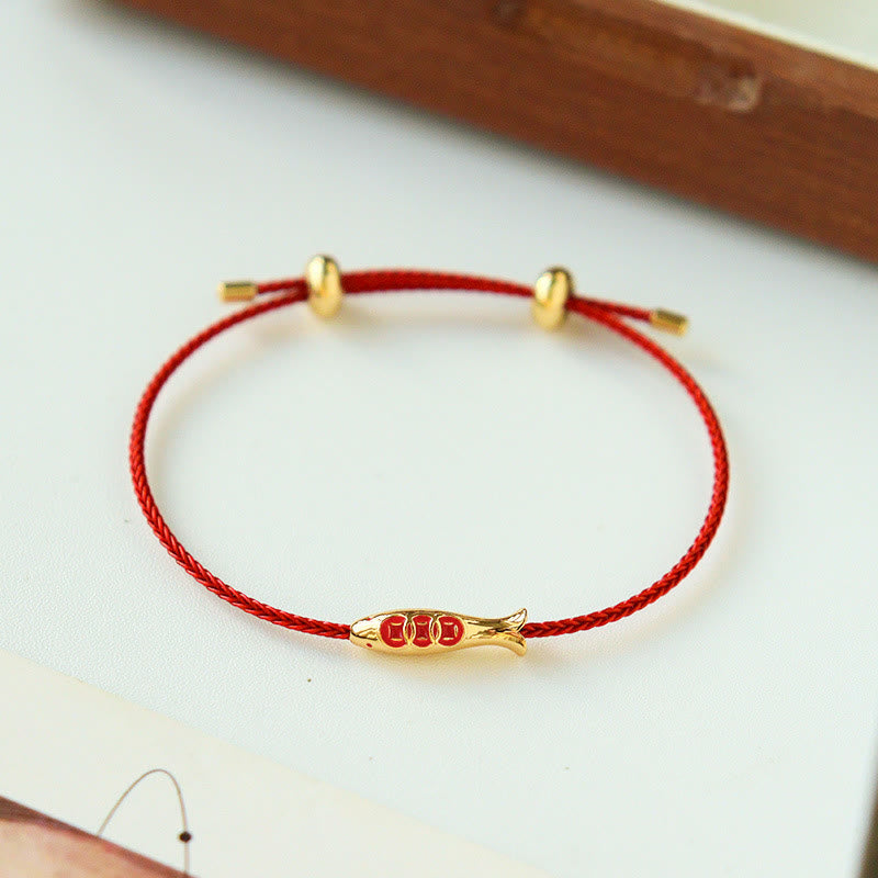 Pulsera de la riqueza de hilo rojo con pez koi de latón y Buddha Stones