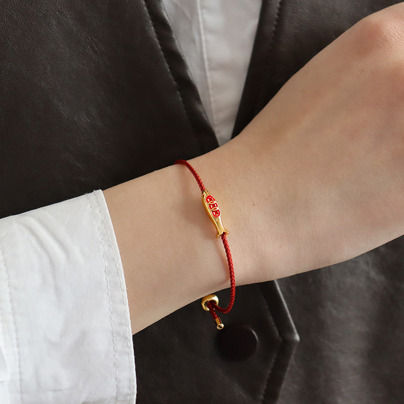 Pulsera de la riqueza de hilo rojo con pez koi de latón y Buddha Stones