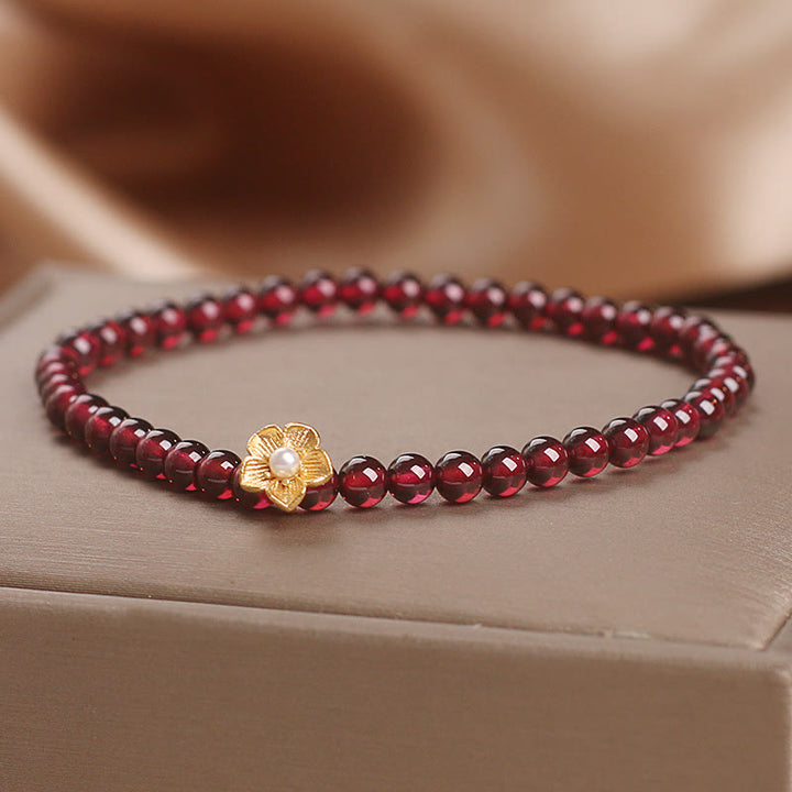 Pulsera de granate natural de 4 mm con Buddha Stones y flor de la pasión