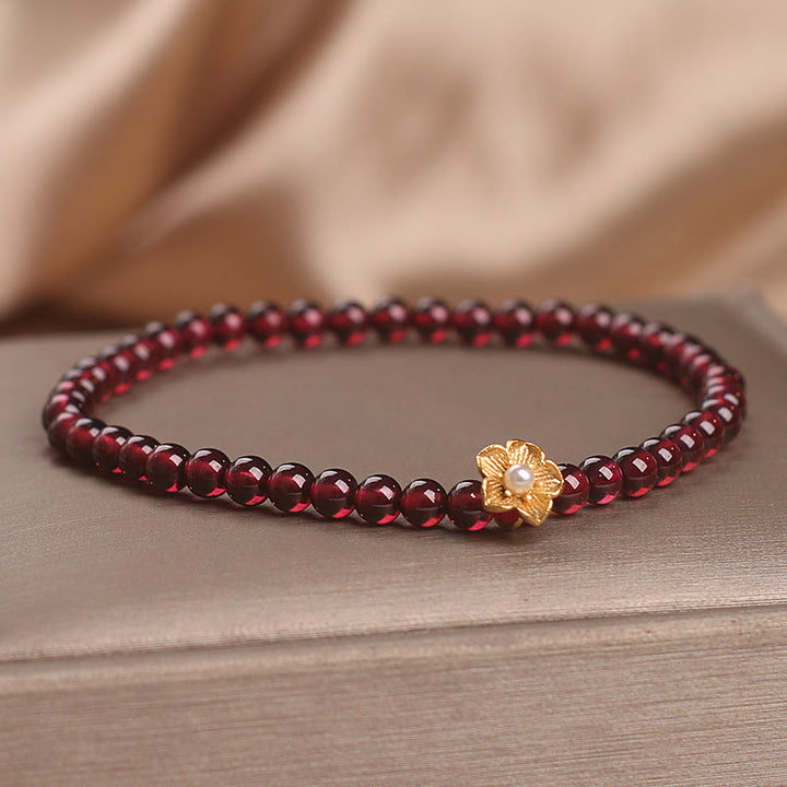 Pulsera de granate natural de 4 mm con Buddha Stones y flor de la pasión