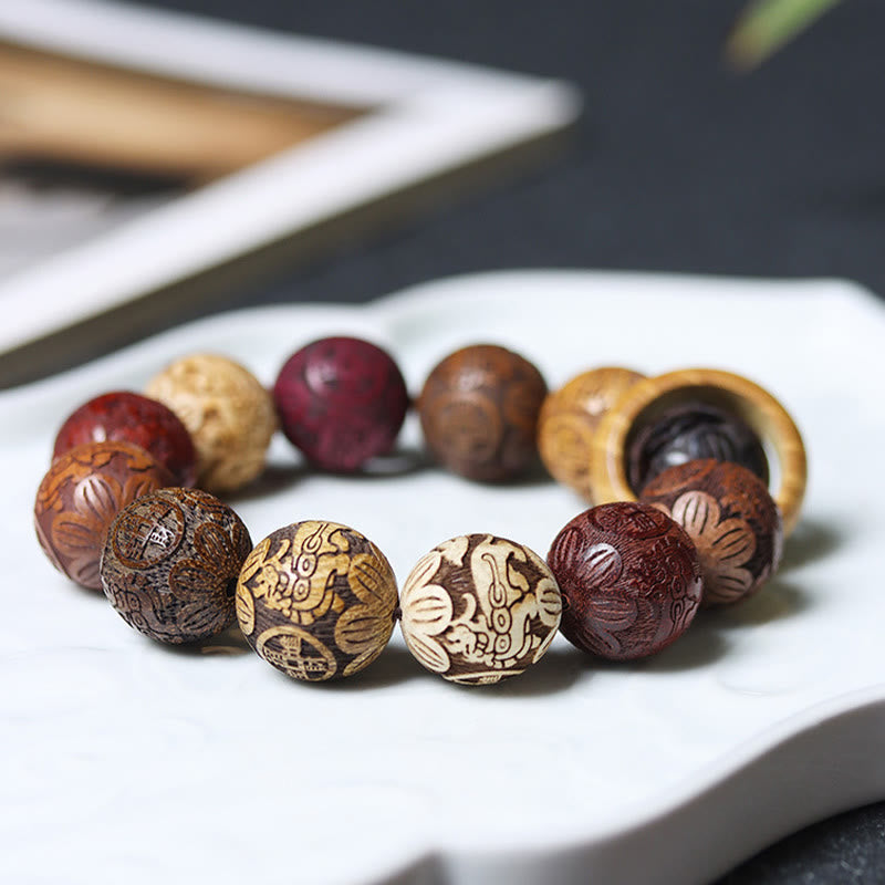 Pulsera curativa con Buddha Stones talladas en sándalo, símbolo del zodíaco chino, dragón auspicioso, fénix y Fu.