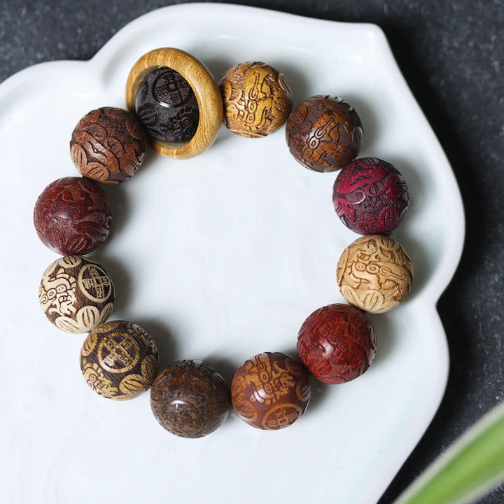 Pulsera curativa con Buddha Stones talladas en sándalo, símbolo del zodíaco chino, dragón auspicioso, fénix y Fu.