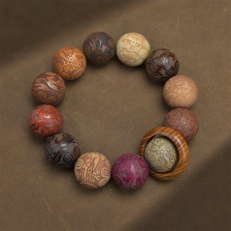 Pulsera curativa con Buddha Stones talladas en sándalo, símbolo del zodíaco chino, dragón auspicioso, fénix y Fu.