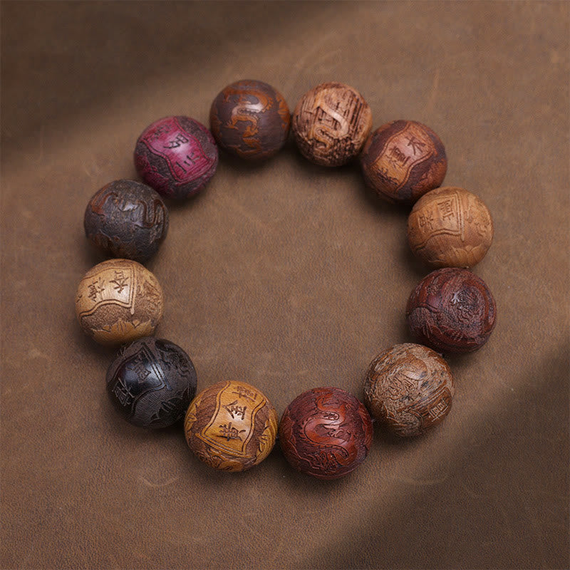 Pulsera curativa con Buddha Stones talladas en sándalo, símbolo del zodíaco chino, dragón auspicioso, fénix y Fu.