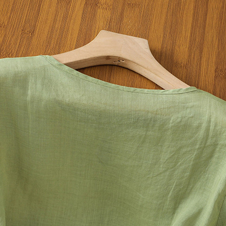 Camisa informal de poliéster con cuello redondo, manga corta y botones de rana para mujer con bordado floral de Buddha Stones - image 4