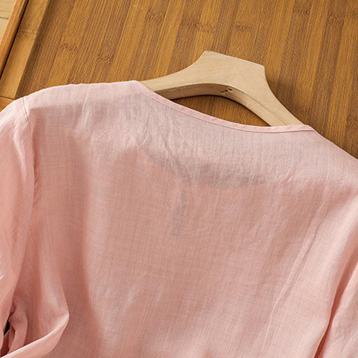 Camisa informal de poliéster con cuello redondo, manga corta y botones de rana para mujer con bordado floral de Buddha Stones - image 25